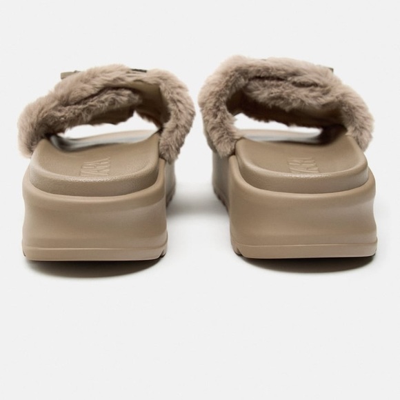 Zara FAUX FUR FLATFORM SANDALS - Picture 4 of 5
